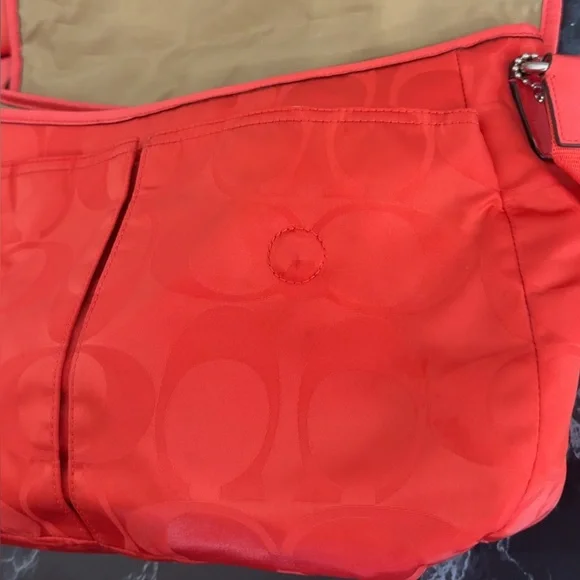 Coach Large Handbag Nylon Red Shoulder Messenger Crossbody Bag AUTHENTIC - Picture 4 of 12